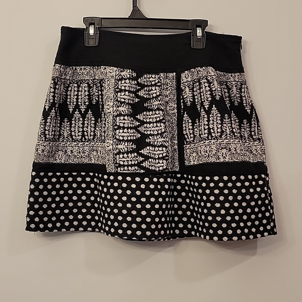 Soda Blu wool blend black and white printed skirt size medium